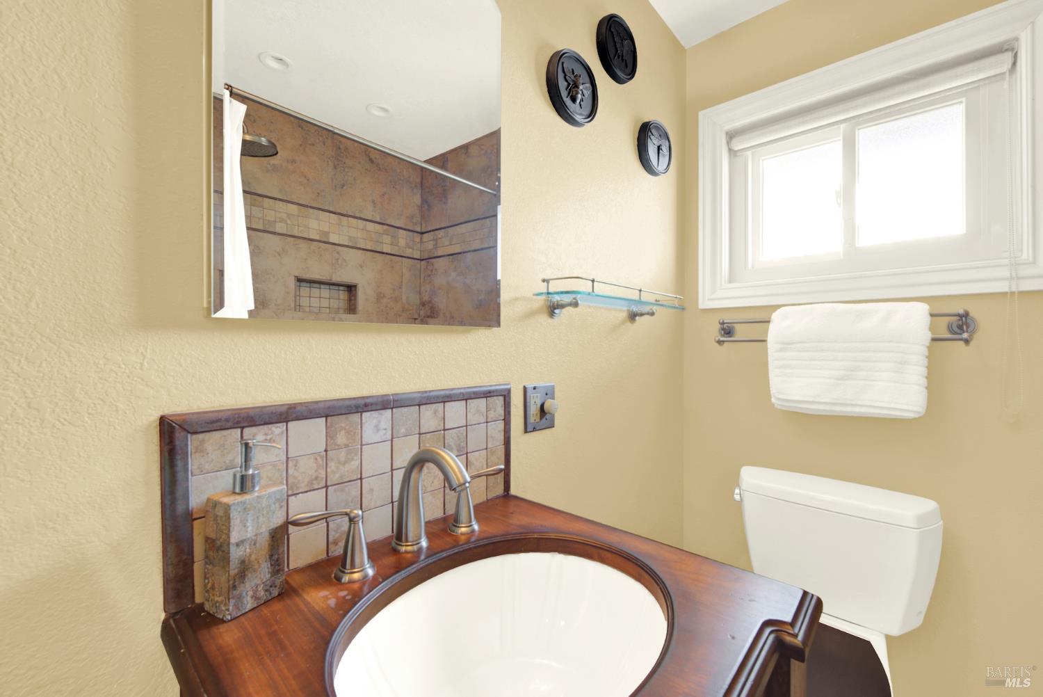 Detail Gallery Image 29 of 65 For 7937 Sunkist Dr, Oakland,  CA 94605 - 4 Beds | 3 Baths