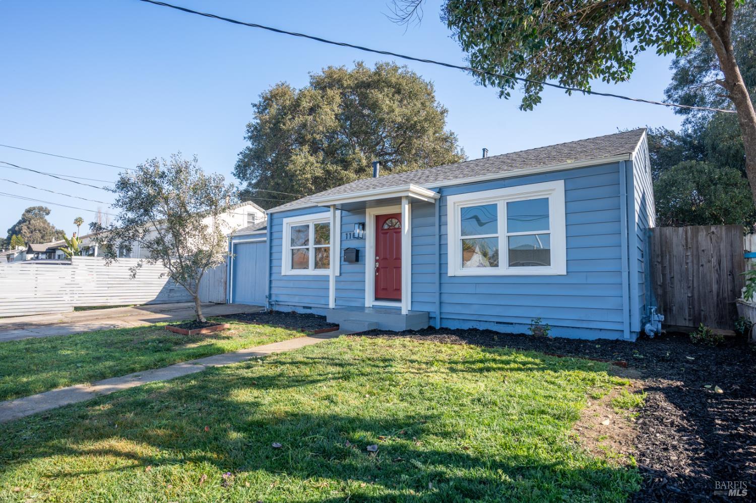 Detail Gallery Image 6 of 29 For 116 Hogan Ave, Vallejo,  CA 94589 - 3 Beds | 1 Baths