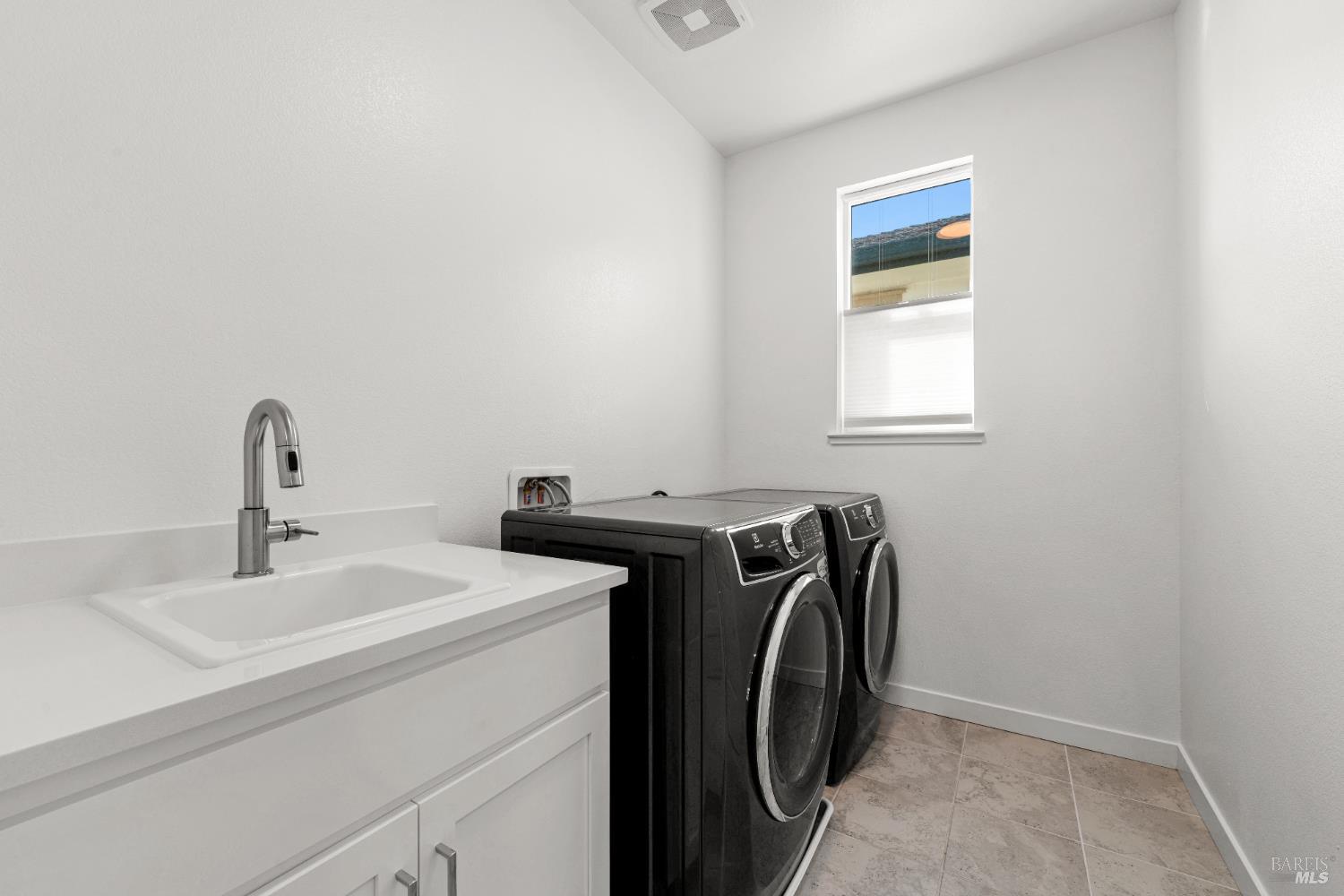 Detail Gallery Image 47 of 56 For 591 Madison St, Petaluma,  CA 94952 - 4 Beds | 3/1 Baths