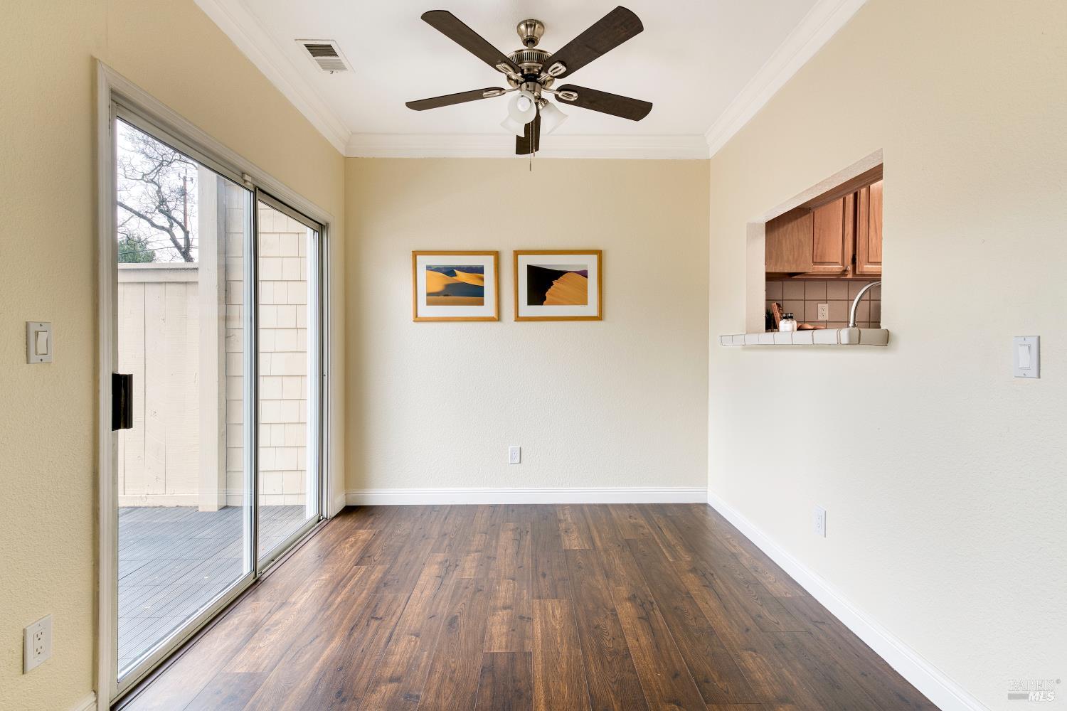 Detail Gallery Image 15 of 38 For 269 Hidden Creek Ct, Martinez,  CA 94553 - 2 Beds | 2/1 Baths