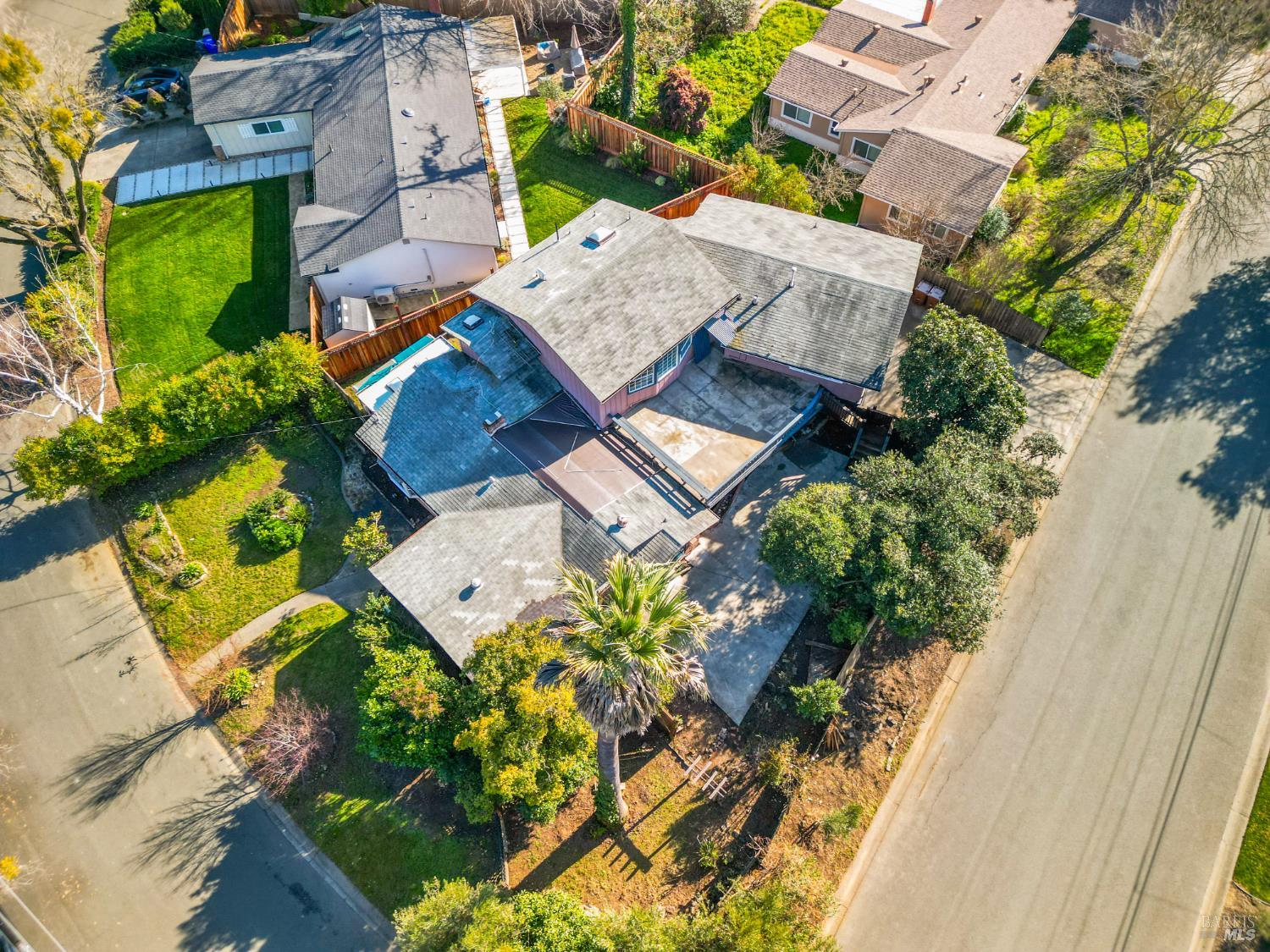 Detail Gallery Image 25 of 26 For 1051 Vassar Dr, Napa,  CA 94558 - 4 Beds | 3 Baths