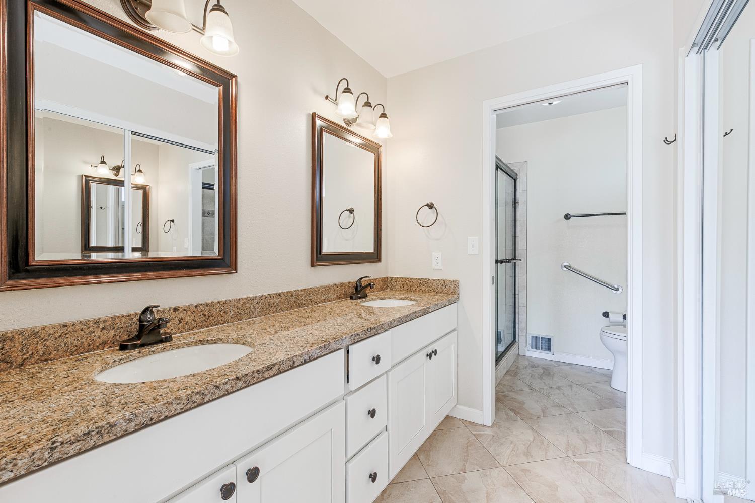 Detail Gallery Image 11 of 41 For 8902 Oak Trail Dr, Santa Rosa,  CA 95409 - 3 Beds | 2 Baths