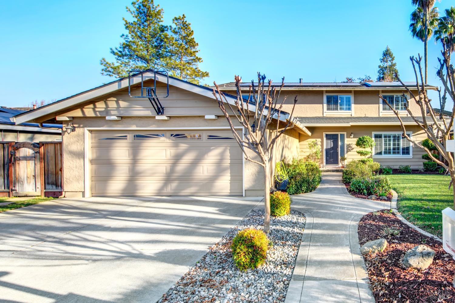 Detail Gallery Image 10 of 99 For 480 La Canada Ct, Morgan Hill,  CA 95037 - 5 Beds | 3/1 Baths