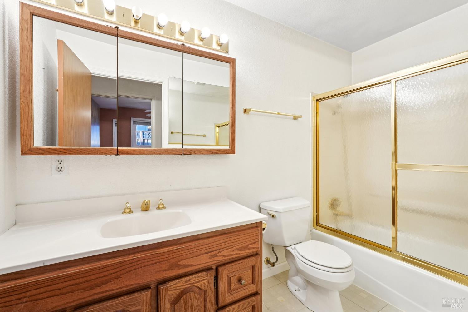 Detail Gallery Image 18 of 49 For 324 Woodside Cir, Vacaville,  CA 95688 - 3 Beds | 2 Baths