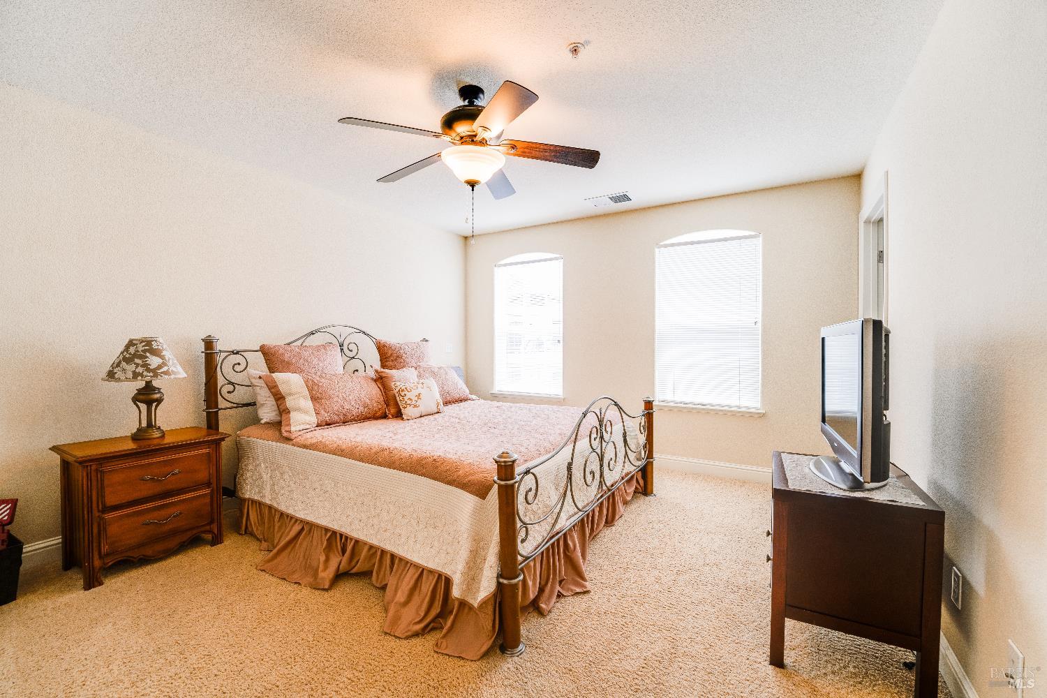 Detail Gallery Image 11 of 13 For 185 Johnson St, Windsor,  CA 95492 - 3 Beds | 2/1 Baths