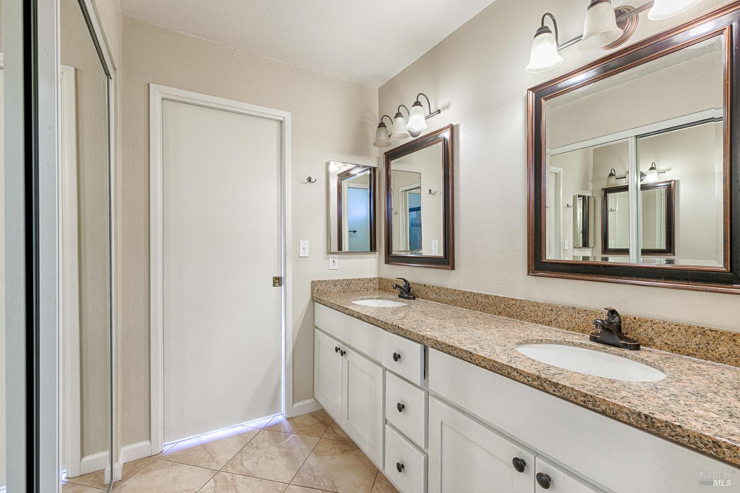 Detail Gallery Image 13 of 41 For 8902 Oak Trail Dr, Santa Rosa,  CA 95409 - 3 Beds | 2 Baths