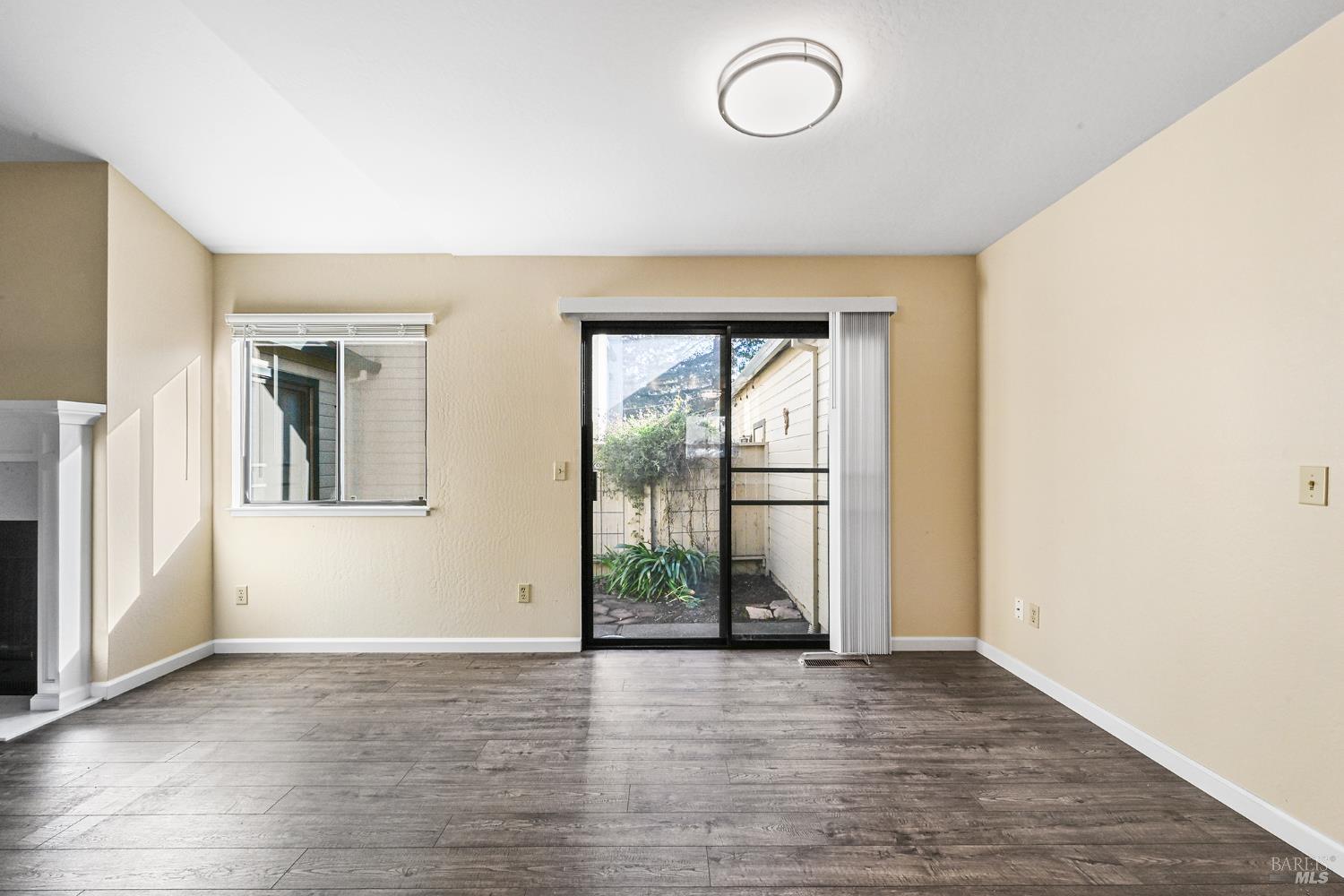 Detail Gallery Image 17 of 36 For 1220 North St, Santa Rosa,  CA 95404 - 2 Beds | 2 Baths