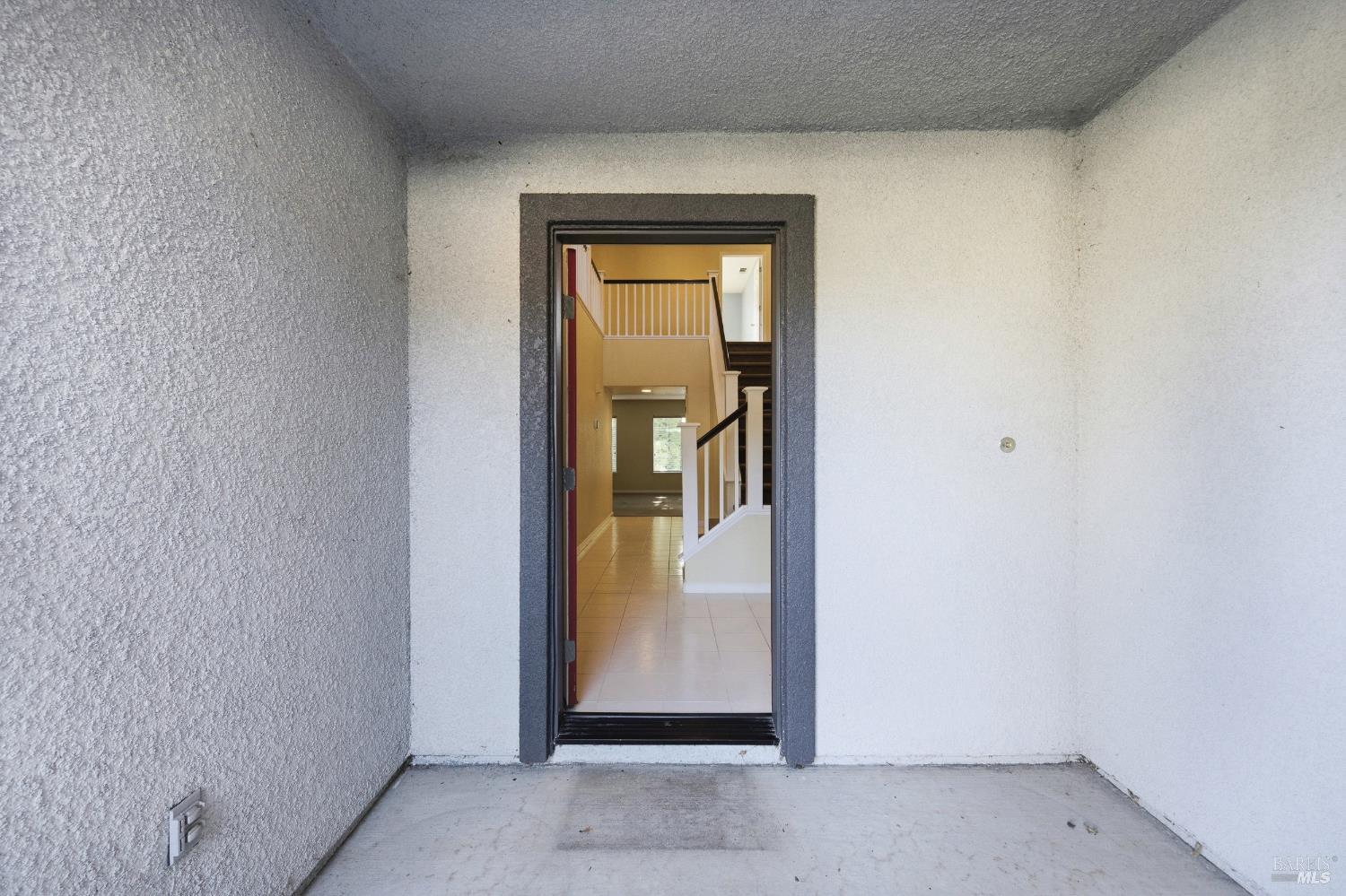 Detail Gallery Image 3 of 59 For 4595 Avondale Cir, Fairfield,  CA 94533 - 5 Beds | 2/1 Baths