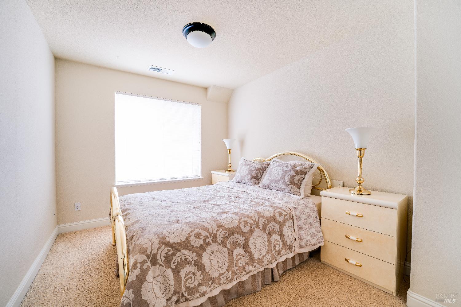 Detail Gallery Image 7 of 13 For 185 Johnson St, Windsor,  CA 95492 - 3 Beds | 2/1 Baths