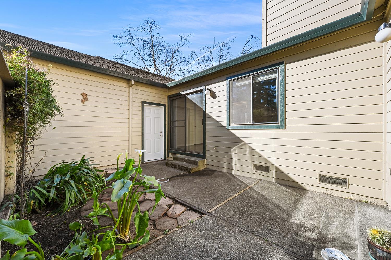 Detail Gallery Image 18 of 36 For 1220 North St, Santa Rosa,  CA 95404 - 2 Beds | 2 Baths