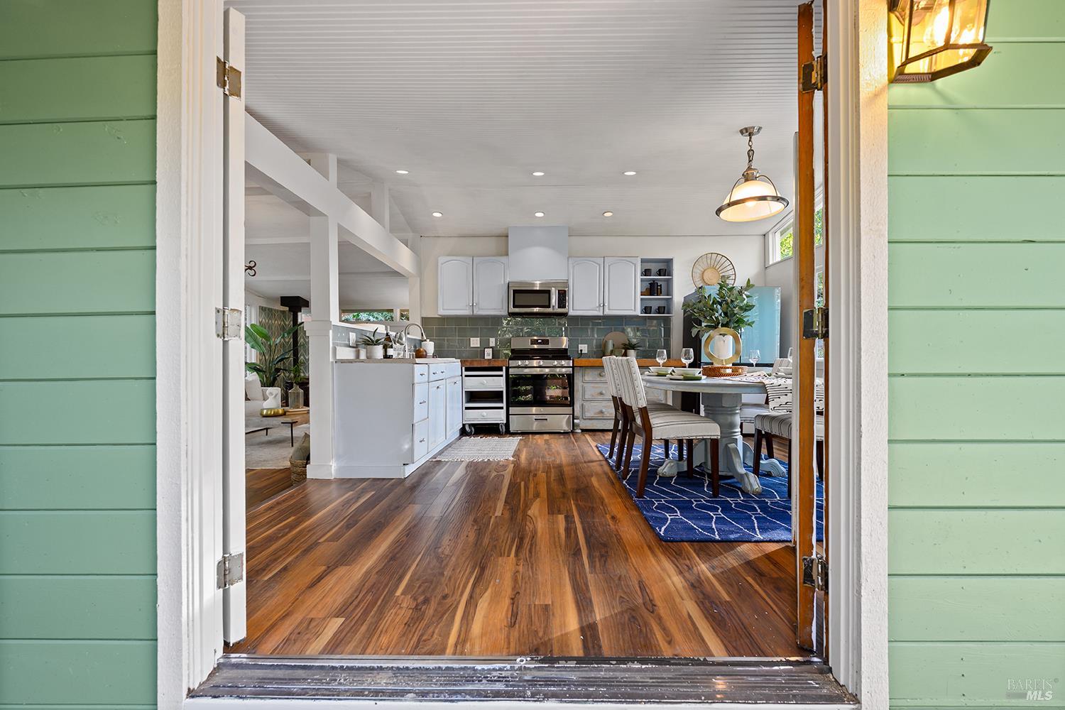 Detail Gallery Image 5 of 39 For 11071 Ogburn Ln, Forestville,  CA 95436 - 2 Beds | 2 Baths