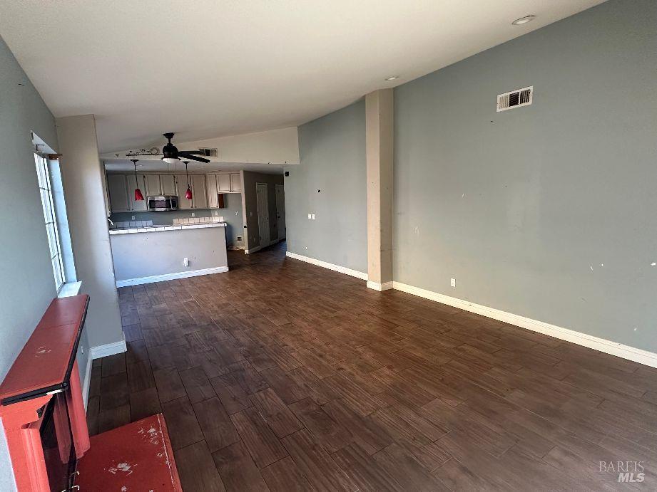 Detail Gallery Image 6 of 21 For 2163 Garnet Cir, Vallejo,  CA 94591 - 4 Beds | 2 Baths