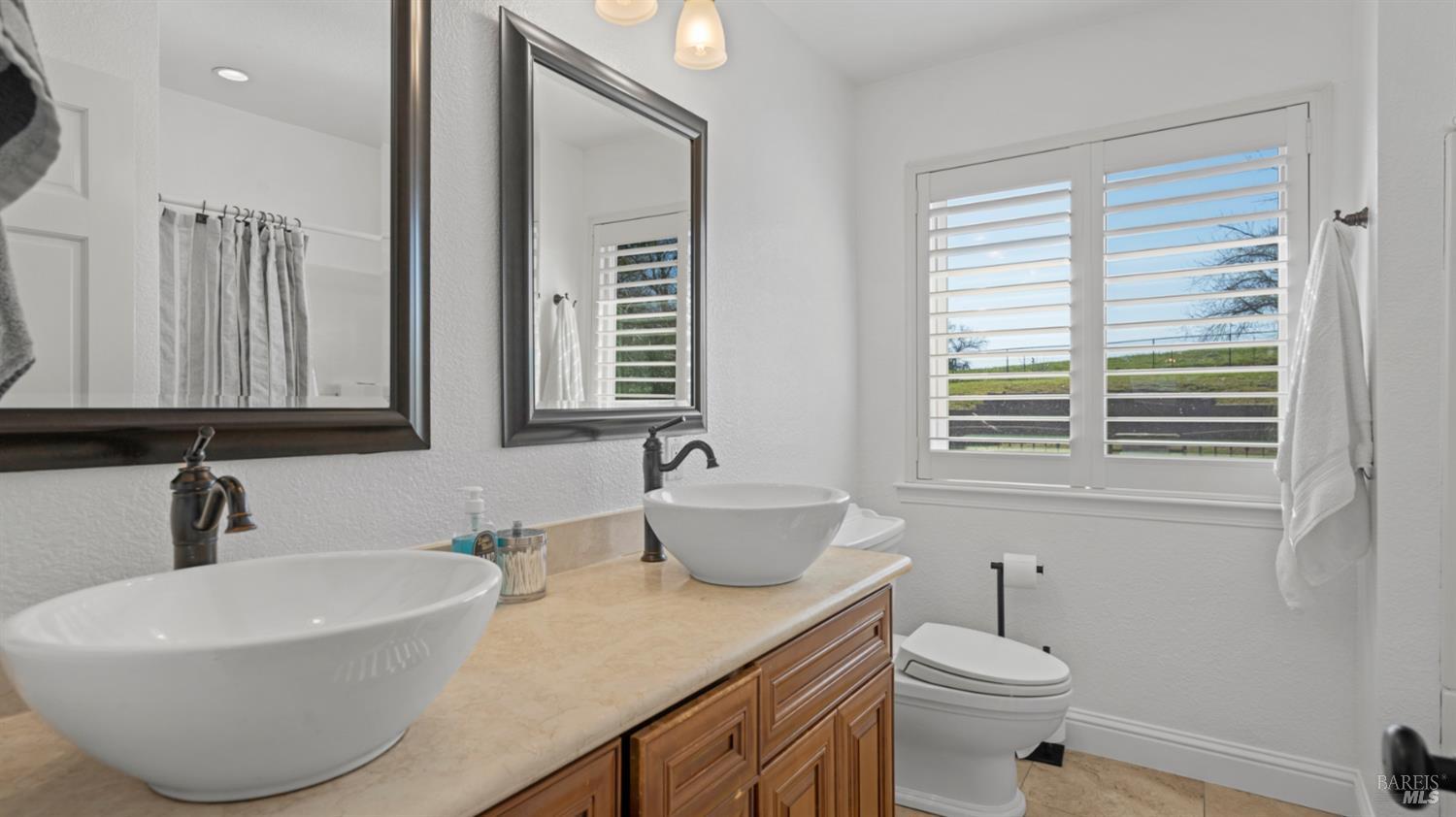Detail Gallery Image 25 of 98 For 220 Hidden Valley Ln, Vacaville,  CA 95688 - 3 Beds | 2/1 Baths
