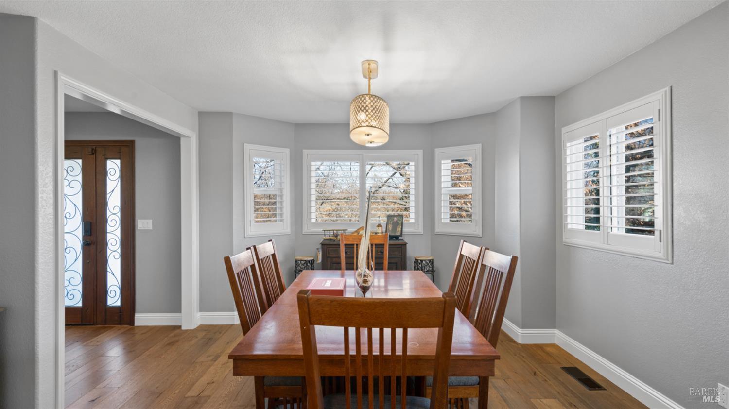 Detail Gallery Image 12 of 98 For 220 Hidden Valley Ln, Vacaville,  CA 95688 - 3 Beds | 2/1 Baths