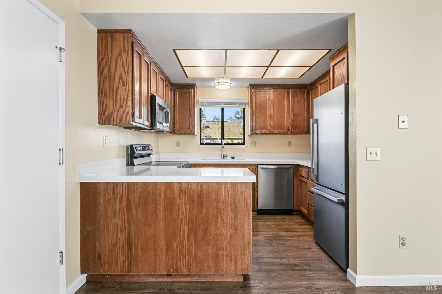 Detail Gallery Image 12 of 36 For 1220 North St, Santa Rosa,  CA 95404 - 2 Beds | 2 Baths