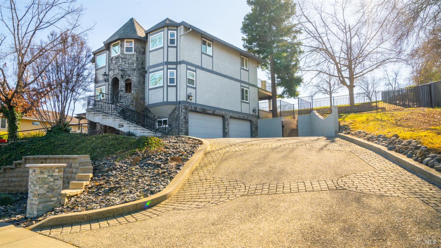 Detail Gallery Image 5 of 98 For 220 Hidden Valley Ln, Vacaville,  CA 95688 - 3 Beds | 2/1 Baths