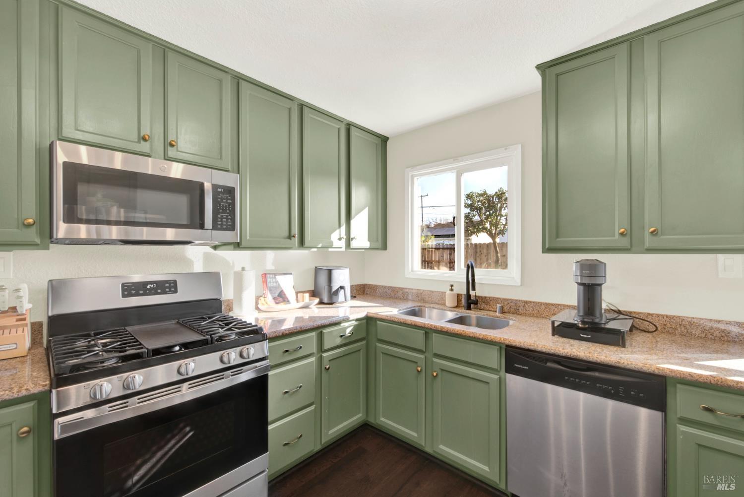 Detail Gallery Image 25 of 56 For 1837 Vermont St, Fairfield,  CA 94533 - 3 Beds | 1 Baths