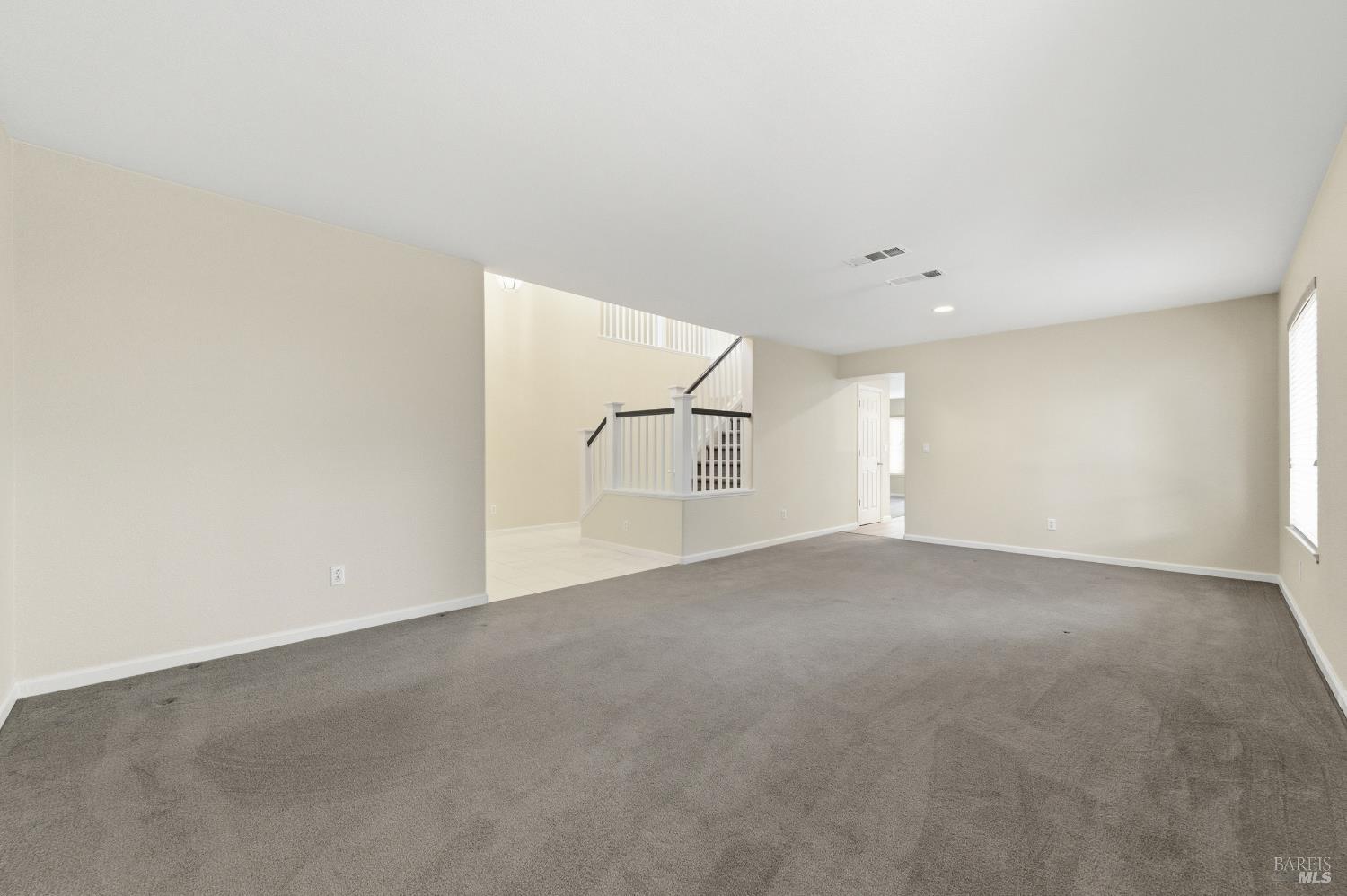 Detail Gallery Image 16 of 59 For 4595 Avondale Cir, Fairfield,  CA 94533 - 5 Beds | 2/1 Baths