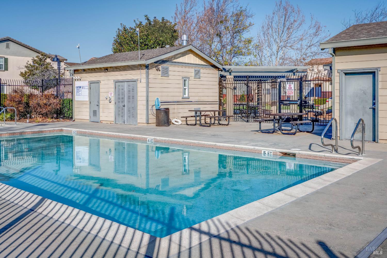 Detail Gallery Image 3 of 38 For 1660 Glenmore Dr, Fairfield,  CA 94533 - 4 Beds | 2/1 Baths