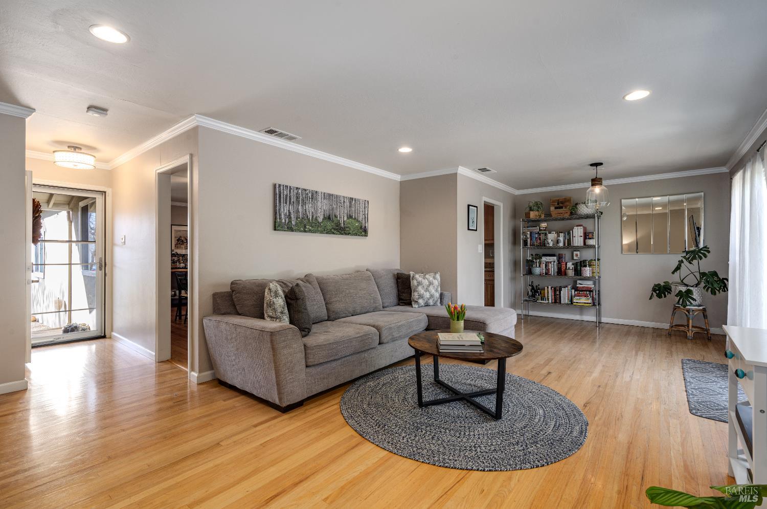 Detail Gallery Image 9 of 33 For 3770 Dover St, Napa,  CA 94558 - 3 Beds | 2 Baths