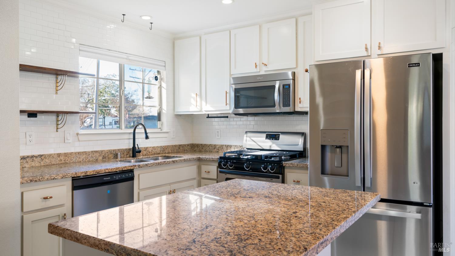 Detail Gallery Image 7 of 20 For 4020 Sacramento Ave, Santa Rosa,  CA 95405 - 3 Beds | 2 Baths