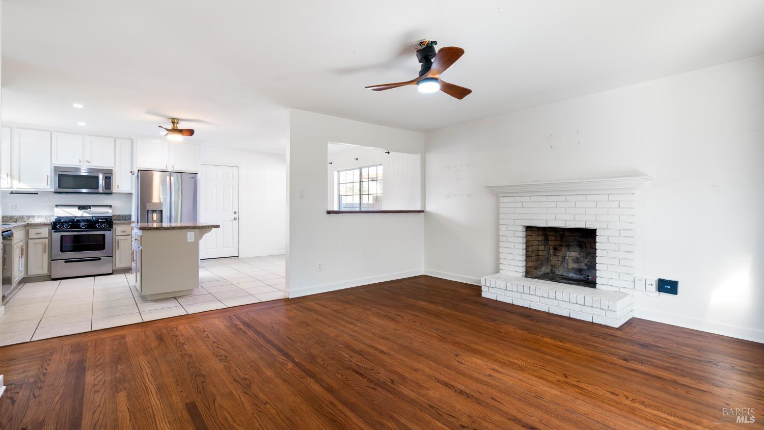 Detail Gallery Image 6 of 20 For 4020 Sacramento Ave, Santa Rosa,  CA 95405 - 3 Beds | 2 Baths