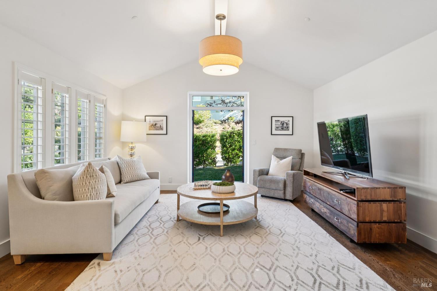 Detail Gallery Image 21 of 51 For 13 Upper Cecilia Way, Tiburon,  CA 94920 - 4 Beds | 3/1 Baths