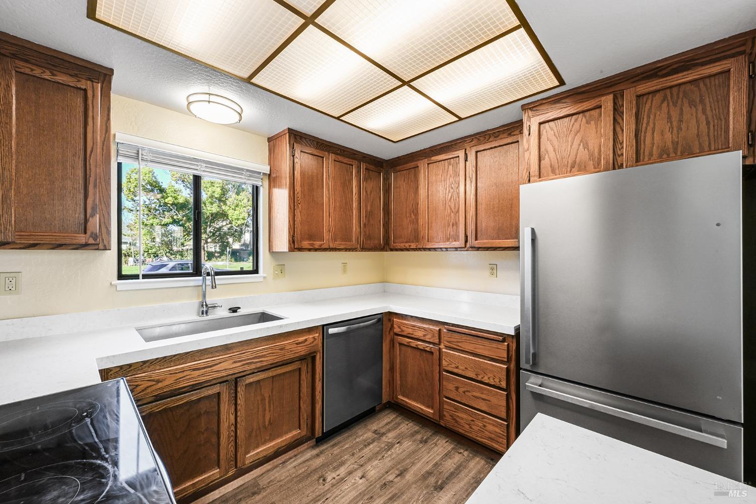 Detail Gallery Image 15 of 36 For 1220 North St, Santa Rosa,  CA 95404 - 2 Beds | 2 Baths