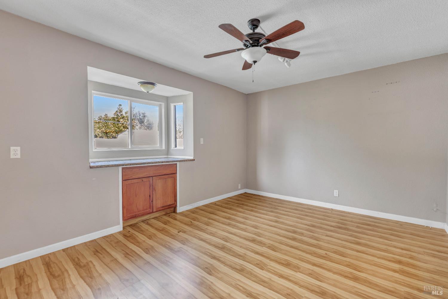 Detail Gallery Image 12 of 36 For 428 W F St, Dixon,  CA 95620 - 3 Beds | 1 Baths