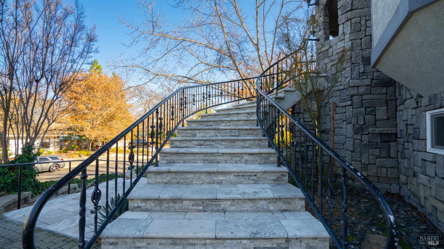 Detail Gallery Image 8 of 98 For 220 Hidden Valley Ln, Vacaville,  CA 95688 - 3 Beds | 2/1 Baths