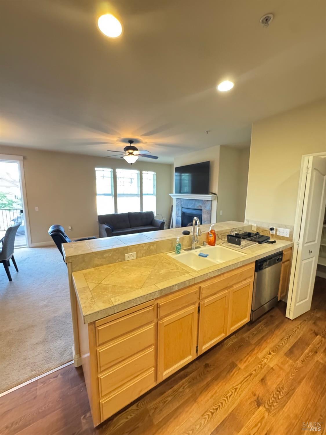 Detail Gallery Image 7 of 20 For 202 Johnson St, Windsor,  CA 95492 - 2 Beds | 2 Baths