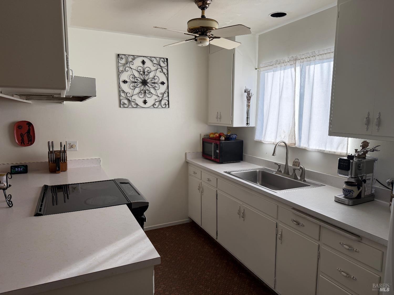 Detail Gallery Image 9 of 19 For 611 Willrush St, Santa Rosa,  CA 95404 - 4 Beds | 2 Baths