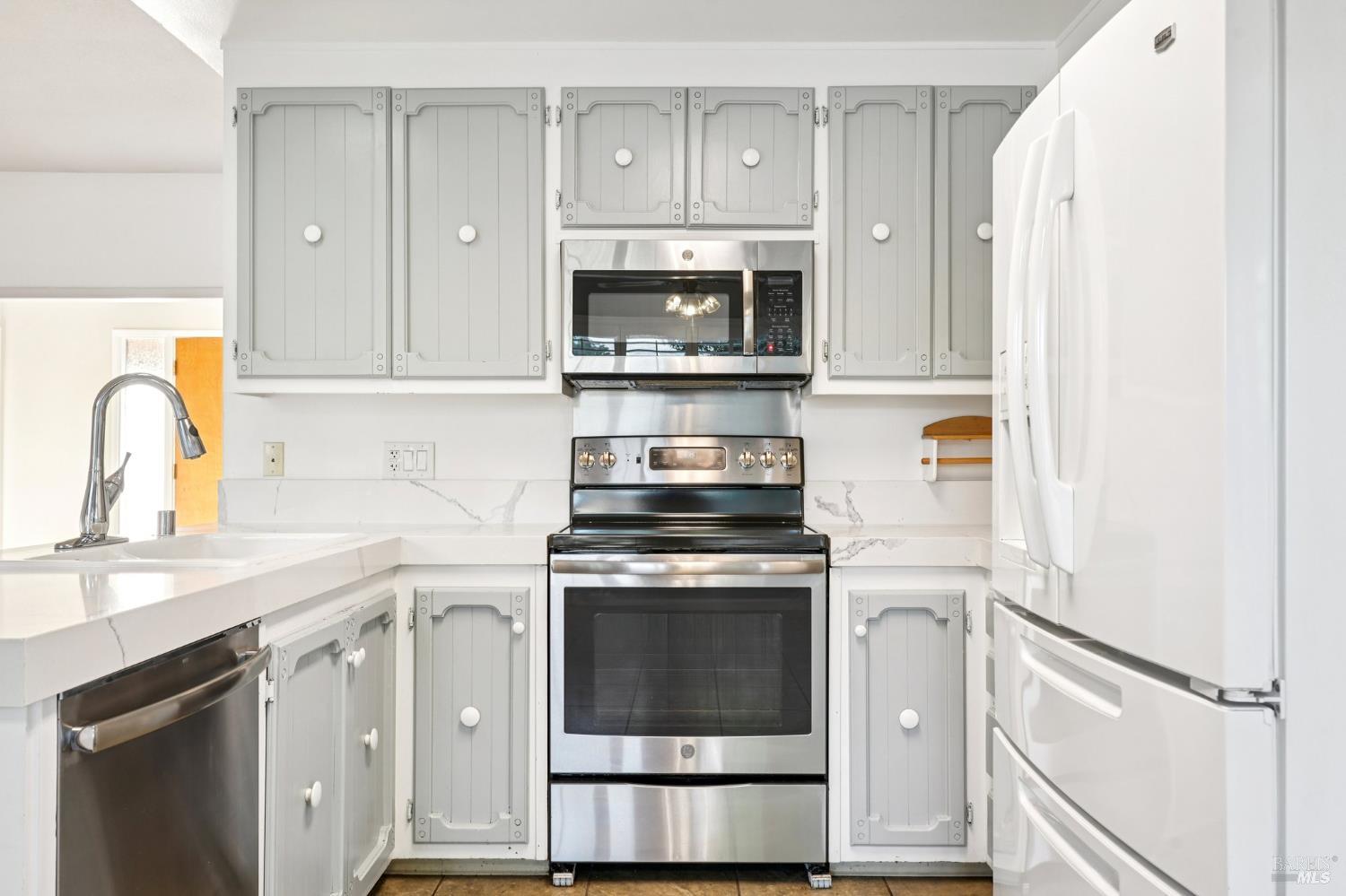 Detail Gallery Image 13 of 49 For 324 Woodside Cir, Vacaville,  CA 95688 - 3 Beds | 2 Baths