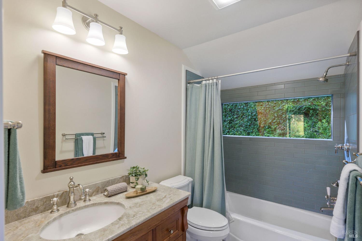 Detail Gallery Image 22 of 38 For 9200 Bennett Valley Rd, Glen Ellen,  CA 95442 - 3 Beds | 2/1 Baths