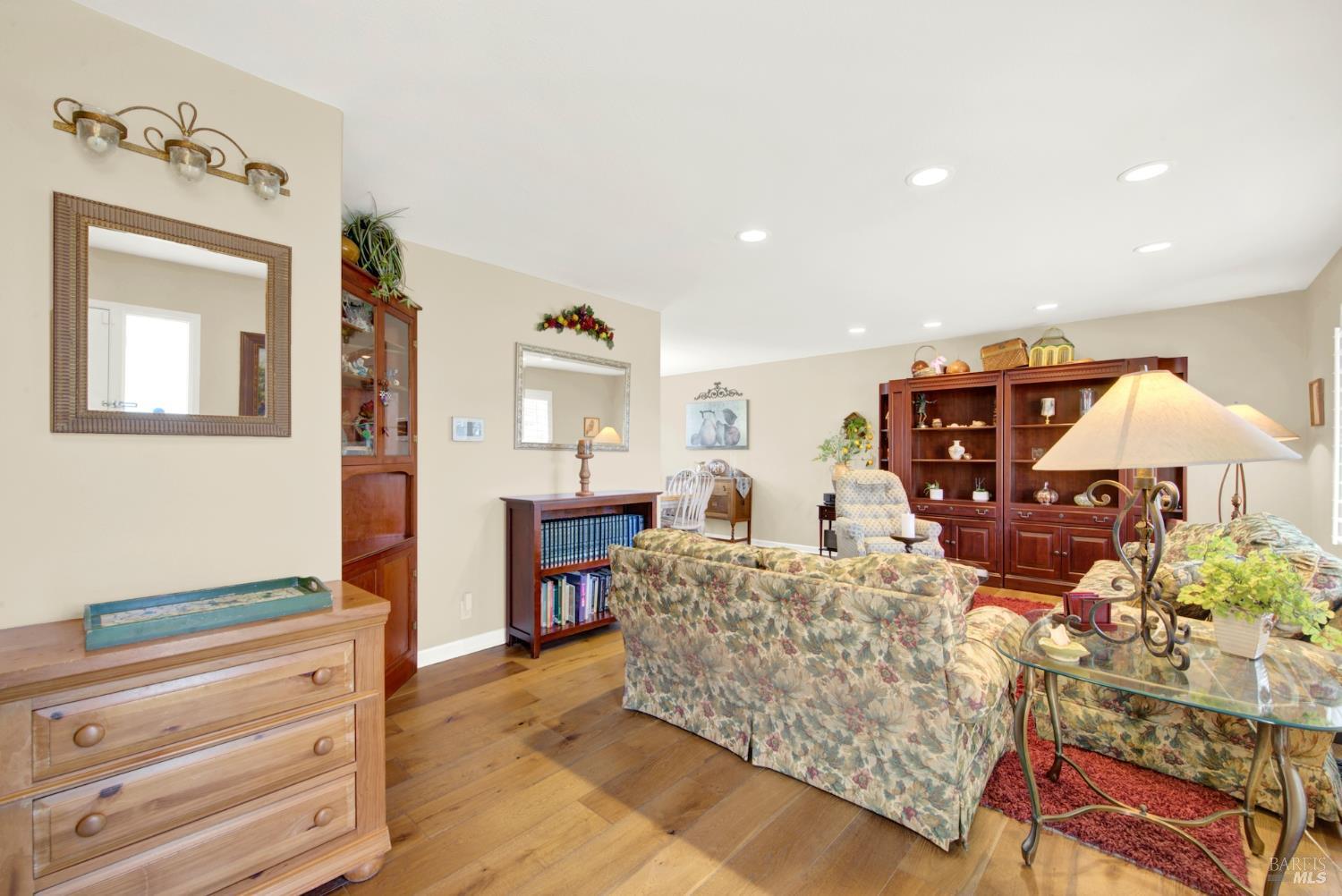 Detail Gallery Image 14 of 99 For 480 La Canada Ct, Morgan Hill,  CA 95037 - 5 Beds | 3/1 Baths