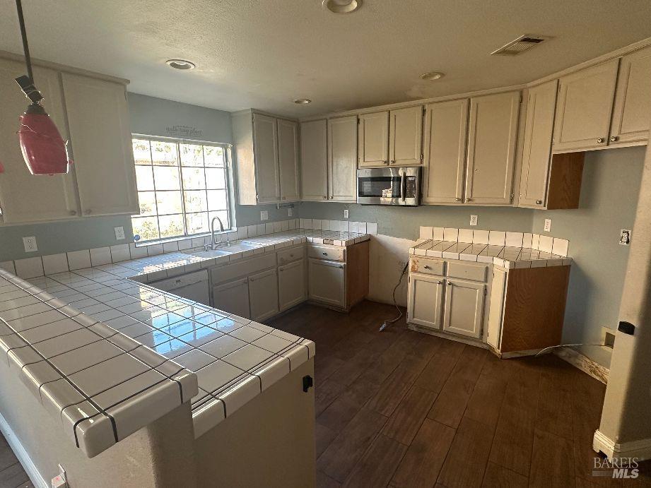 Detail Gallery Image 5 of 21 For 2163 Garnet Cir, Vallejo,  CA 94591 - 4 Beds | 2 Baths