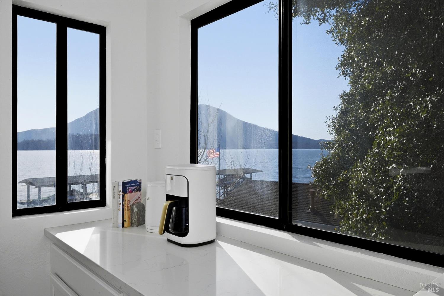 Detail Gallery Image 13 of 55 For 10727 E Highway 20 Unkn, Clearlake Oaks,  CA 95423 - 3 Beds | 3 Baths