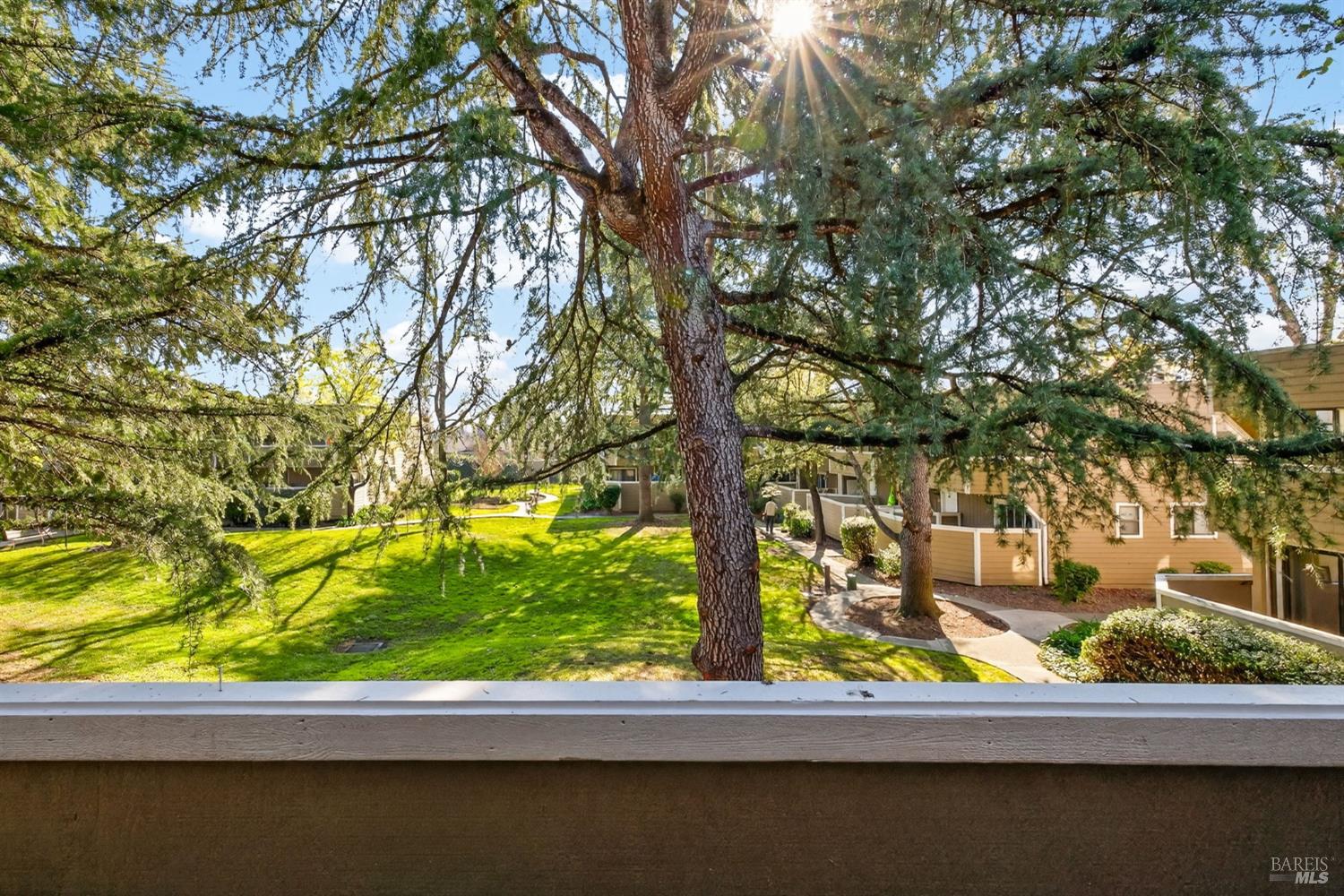 Detail Gallery Image 23 of 31 For 2141 W Steele Ln, Santa Rosa,  CA 95403 - 2 Beds | 1/1 Baths