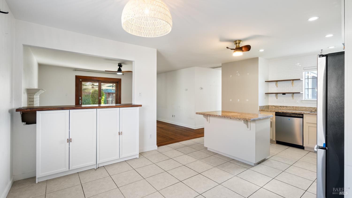 Detail Gallery Image 10 of 20 For 4020 Sacramento Ave, Santa Rosa,  CA 95405 - 3 Beds | 2 Baths