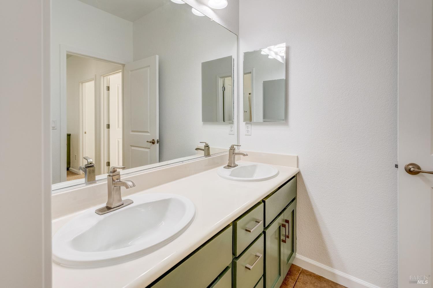 Detail Gallery Image 32 of 38 For 1660 Glenmore Dr, Fairfield,  CA 94533 - 4 Beds | 2/1 Baths