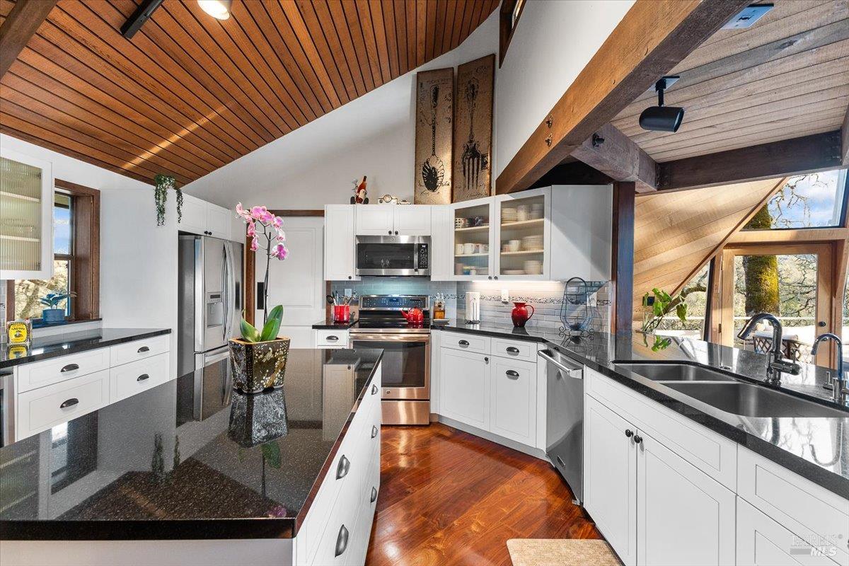 Detail Gallery Image 13 of 37 For 10045 Loch Haven Dr, Santa Rosa,  CA 95404 - 3 Beds | 2 Baths