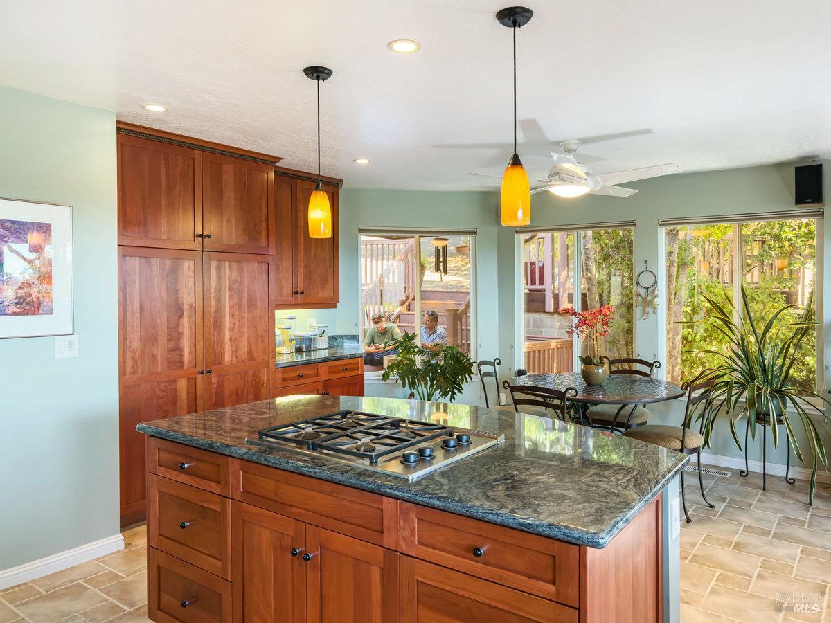 Detail Gallery Image 16 of 41 For 119 Oakmont Ave, San Rafael,  CA 94901 - 4 Beds | 3/1 Baths