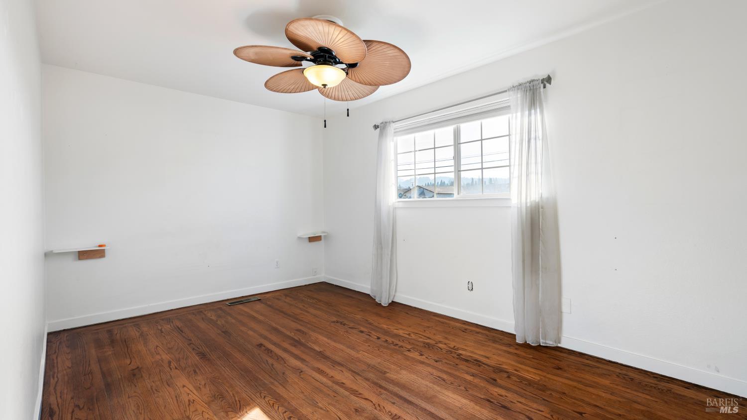 Detail Gallery Image 11 of 20 For 4020 Sacramento Ave, Santa Rosa,  CA 95405 - 3 Beds | 2 Baths