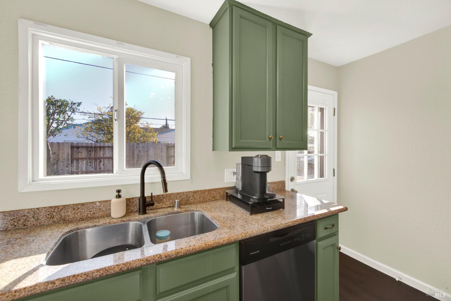 Detail Gallery Image 28 of 56 For 1837 Vermont St, Fairfield,  CA 94533 - 3 Beds | 1 Baths