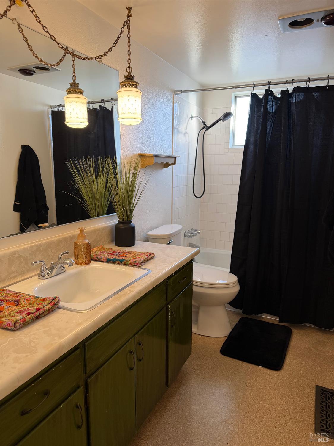 Detail Gallery Image 13 of 19 For 611 Willrush St, Santa Rosa,  CA 95404 - 4 Beds | 2 Baths