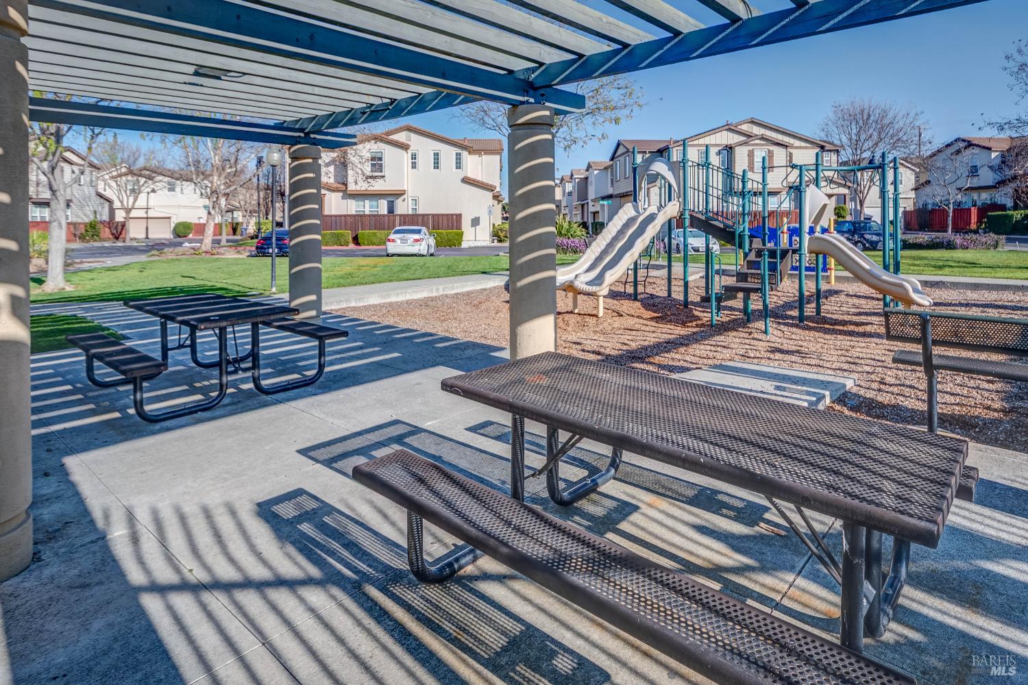 Detail Gallery Image 2 of 38 For 1660 Glenmore Dr, Fairfield,  CA 94533 - 4 Beds | 2/1 Baths