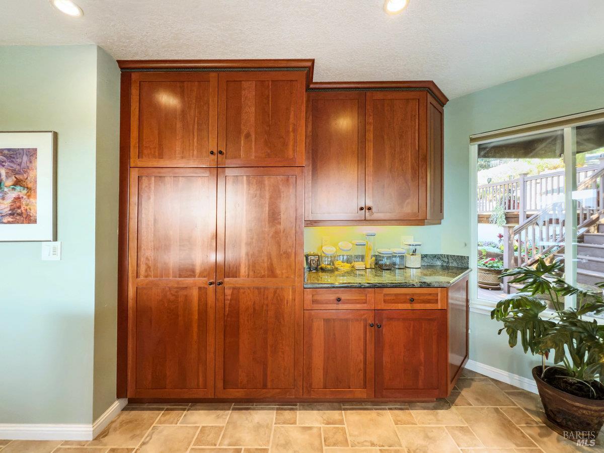 Detail Gallery Image 18 of 41 For 119 Oakmont Ave, San Rafael,  CA 94901 - 4 Beds | 3/1 Baths