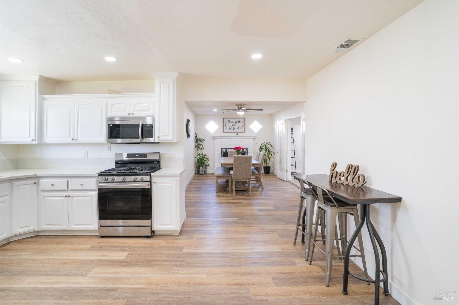 Detail Gallery Image 8 of 26 For 800 N Washington St, Dixon,  CA 95620 - 3 Beds | 2 Baths