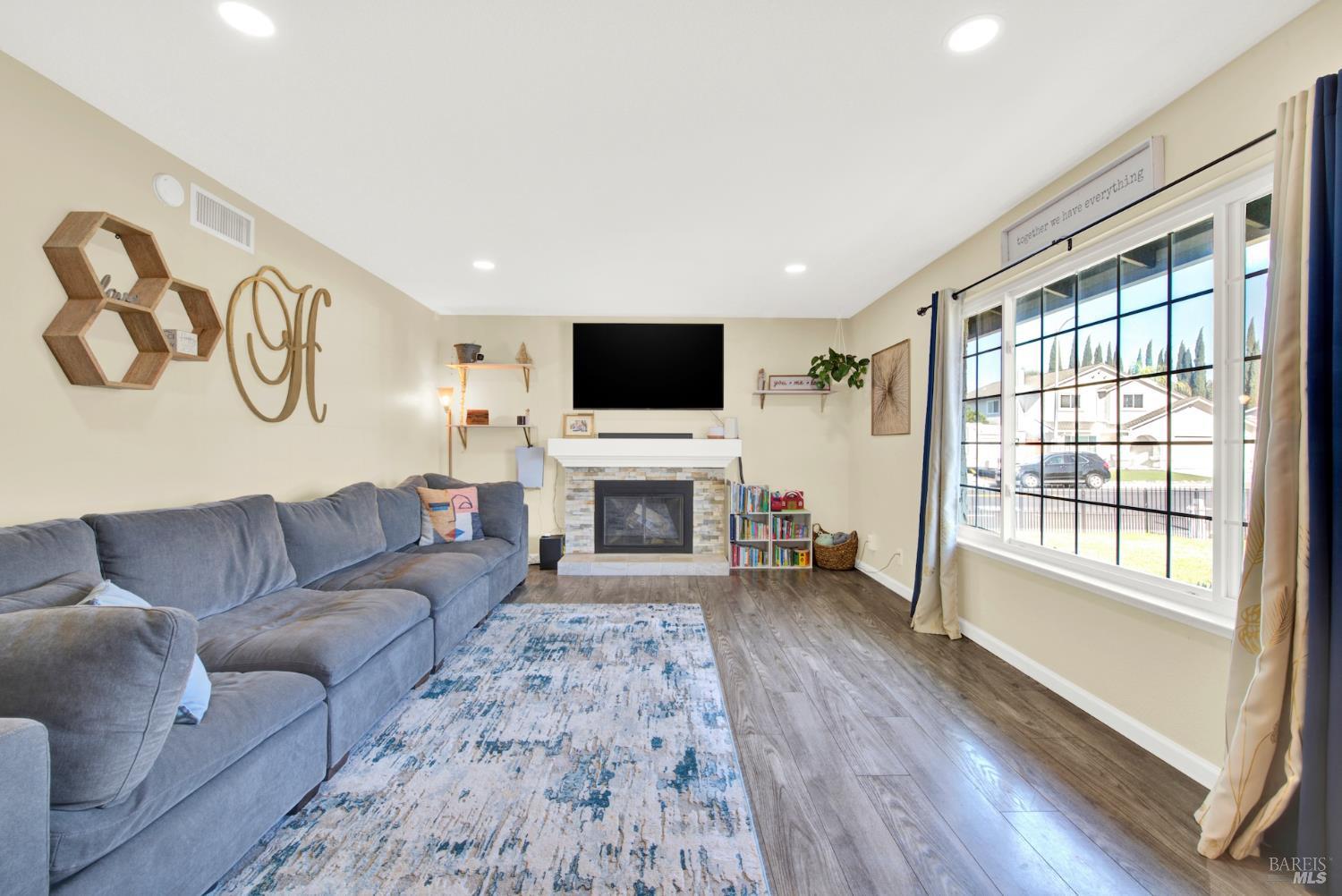 Detail Gallery Image 18 of 83 For 655 Marshall Ct, Vacaville,  CA 95687 - 3 Beds | 2 Baths