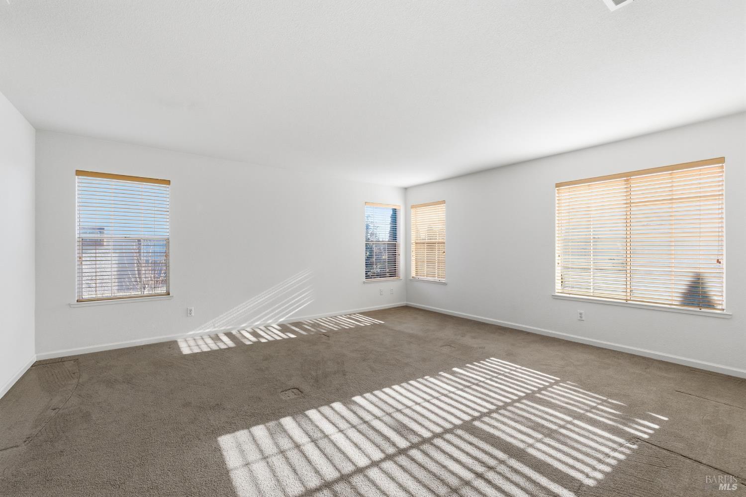 Detail Gallery Image 21 of 59 For 4595 Avondale Cir, Fairfield,  CA 94533 - 5 Beds | 2/1 Baths